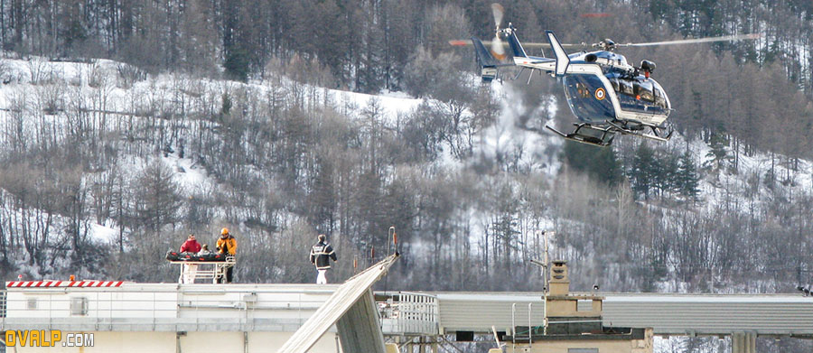 Choucas 05 PGHM sur le toit de l'hopital Escarton Briançon