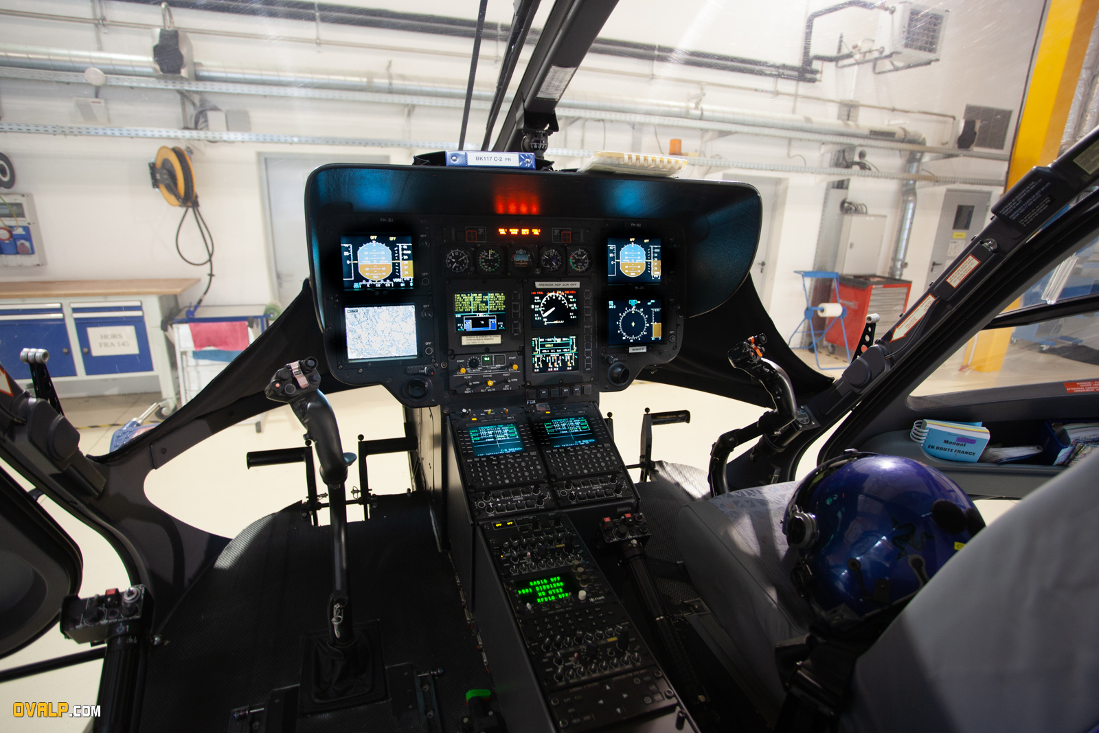 Choucas 05 EC145 Cockpit DAG Briançon