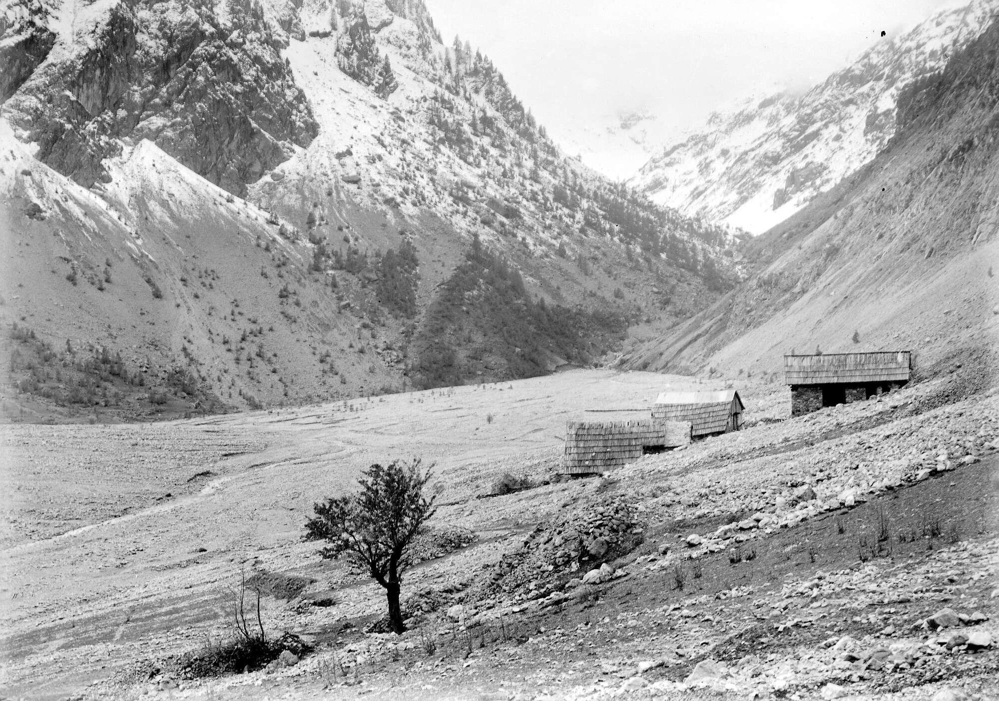 https://archives.hautes-alpes.fr/ Entraigues