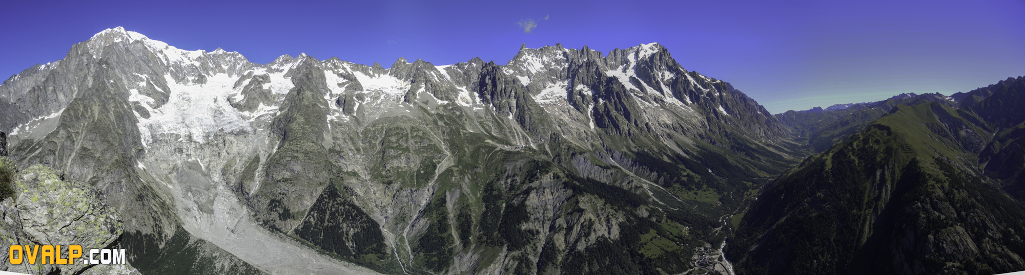 Panorama Mont Blanc Grandes Jorasse depuis le mont Chetif (Val d'Aoste)