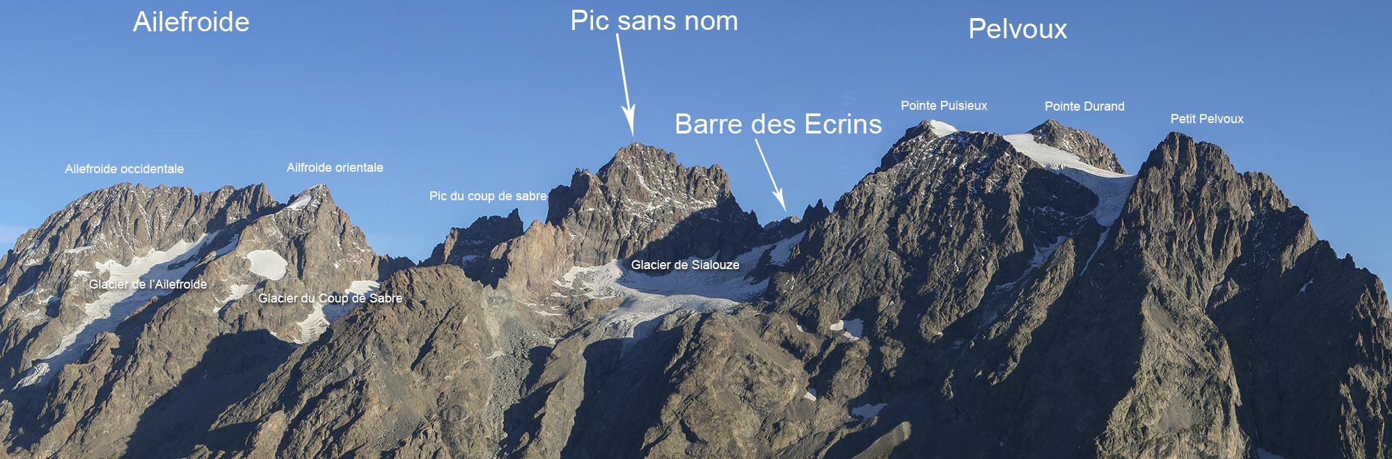 Photo panoramique depuis le sommet de la Blanche (2953m) à Vallouise vers le Pelvoux